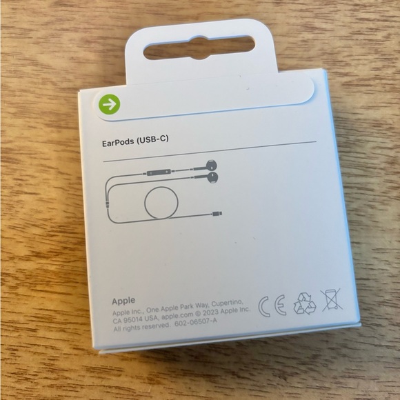 Wired Apple White EarPods USB-C Headphones in White. Bundle to save on multiple. - Picture 2 of 2